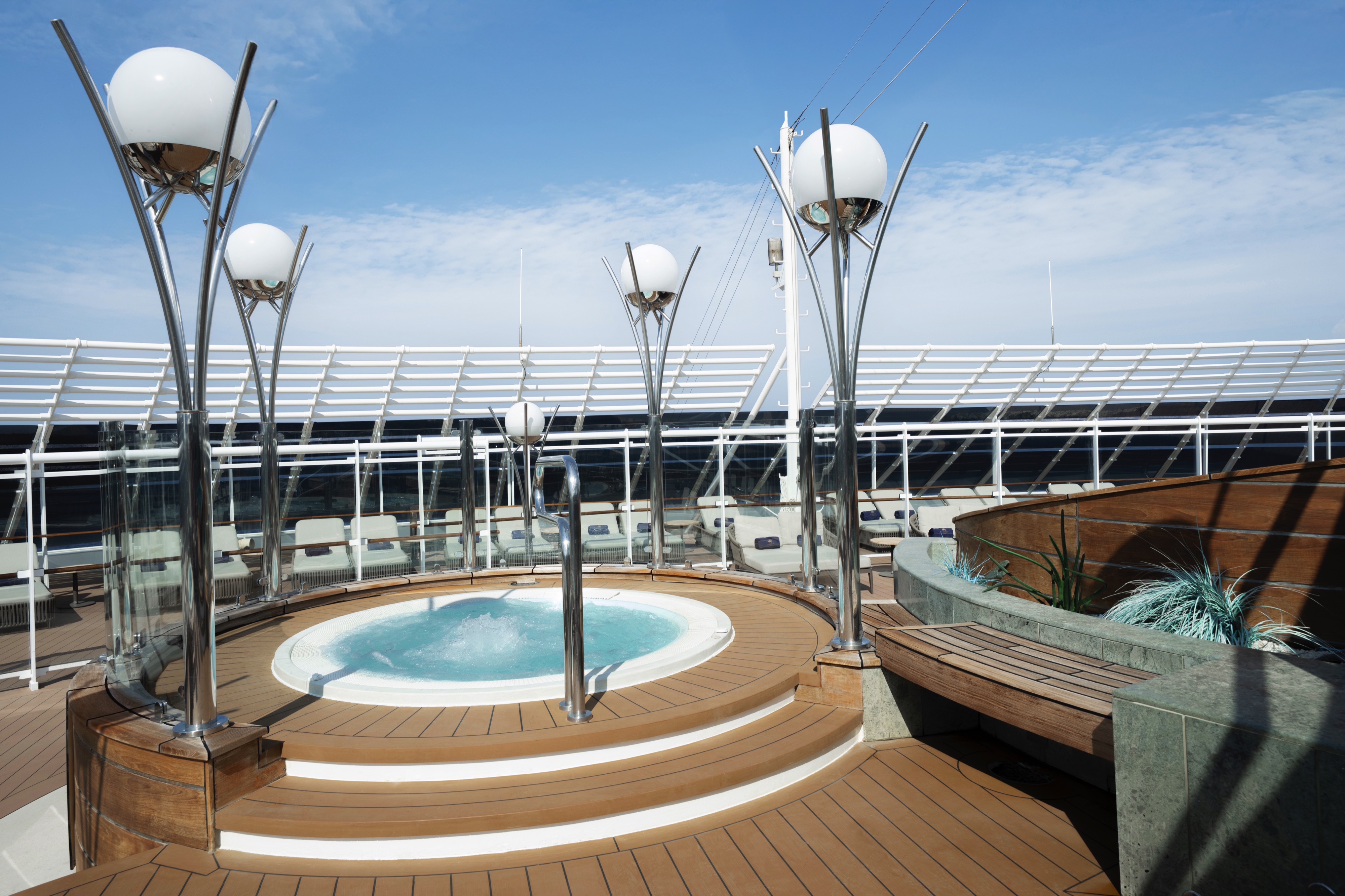 MSC Divina - MSC Yacht Club The One Bar and Pool